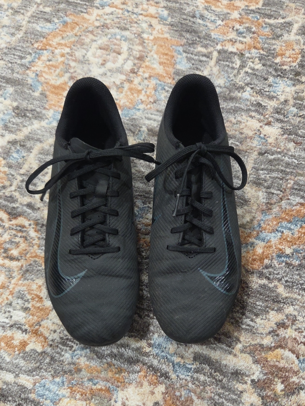 Nike Men’s Black Athletic Soccer Cleats with Subtle Silver Swoosh